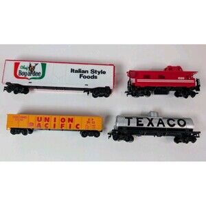 HO Scale Train Car Lot Texaco Union Pacific Chef Boyardee & Red Caboose #689